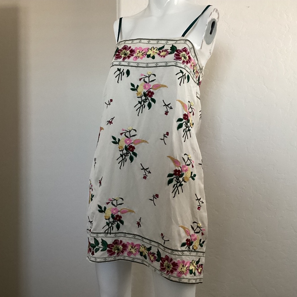 No brand , size M, excellent condition, beautiful floral embroidery, minidress